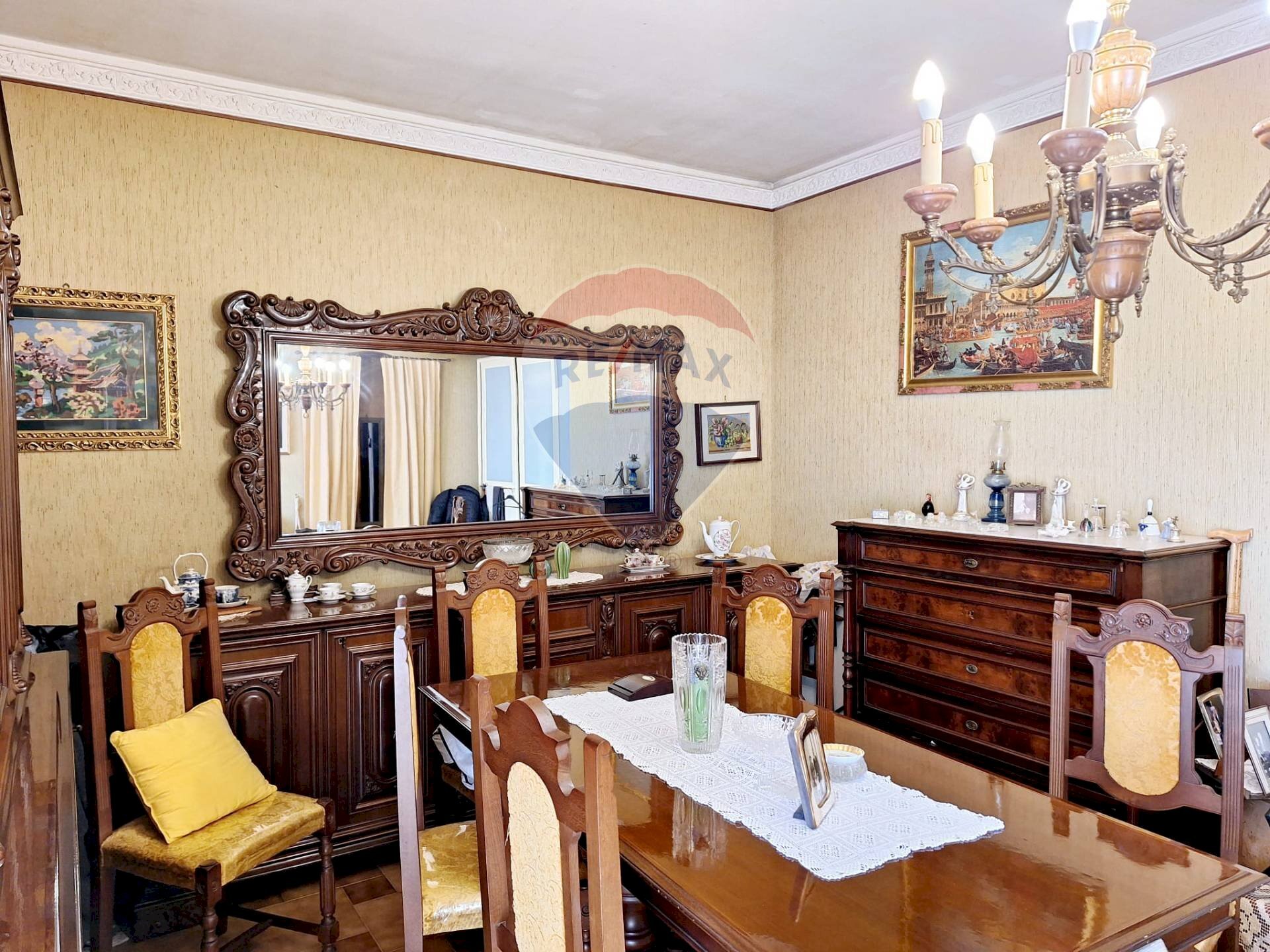 Sala da pranzo - Quadrilocale Via Caduti del lavoro
 
7, Mascalucia - foto 2