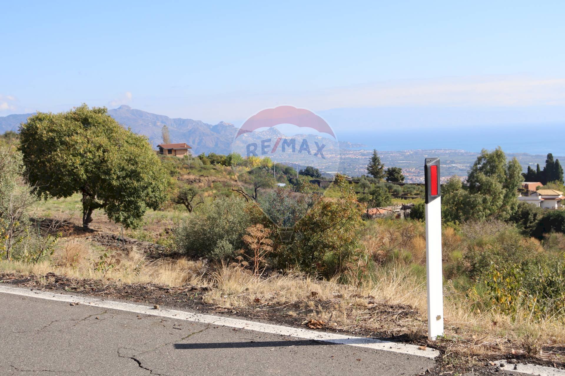 Vista delle montagne - Terreno edificabile Via Scorciavacca Montarsi
 
98, Mascali - foto 2