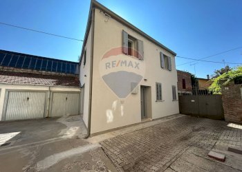 Terrazza - Casa indipendente Via Giuseppe Garibaldi
 
6, Copparo - foto 2