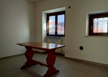 Sala da pranzo - Casa semi indipendente Via Baglietto
 
15, Castelvecchio Subequo - foto 5