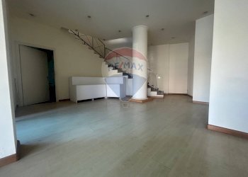 Stanza vuota - Locale Commerciale via archimede
 
318, Ragusa - foto 12