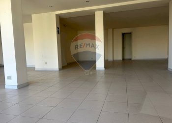 Stanza vuota - Locale Commerciale via archimede
 
318, Ragusa - foto 21