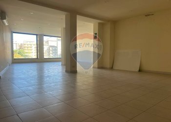 Stanza vuota - Locale Commerciale via archimede
 
318, Ragusa - foto 22