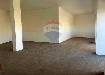 Stanza vuota - Locale Commerciale via archimede
 
318, Ragusa - foto 36