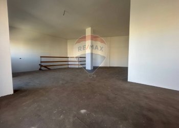 Stanza vuota - Locale Commerciale via archimede
 
318, Ragusa - foto 40