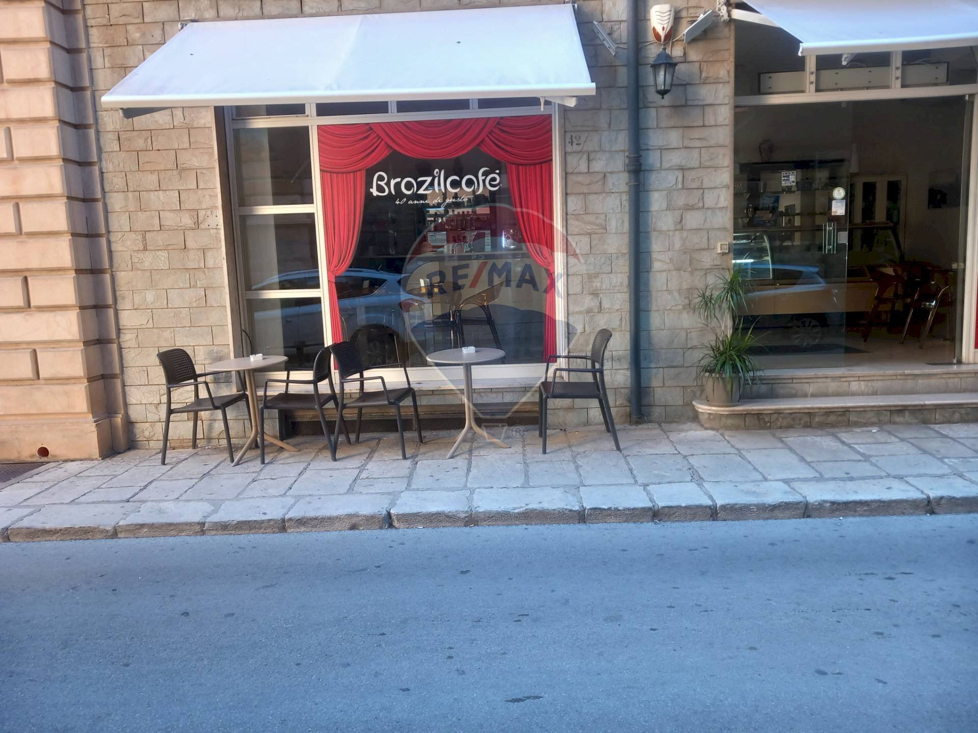 Edificio all\'aperto - Bar Tavola Calda - Fredda via bixio
 
44, Vittoria - foto 1