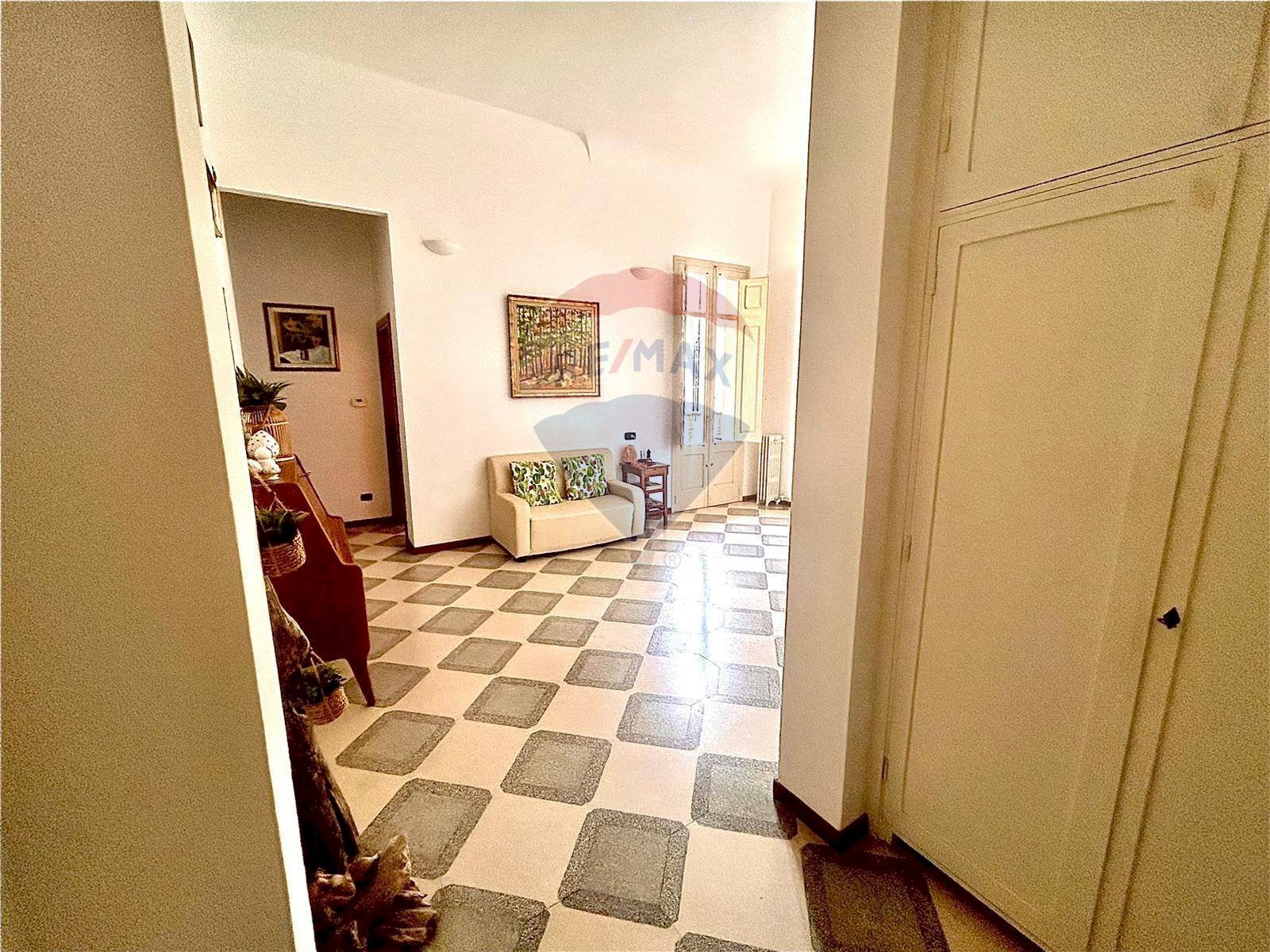 Hall / corridoio - Attività Commerciale Via Montegrappa
 
3, Lecce - foto 1