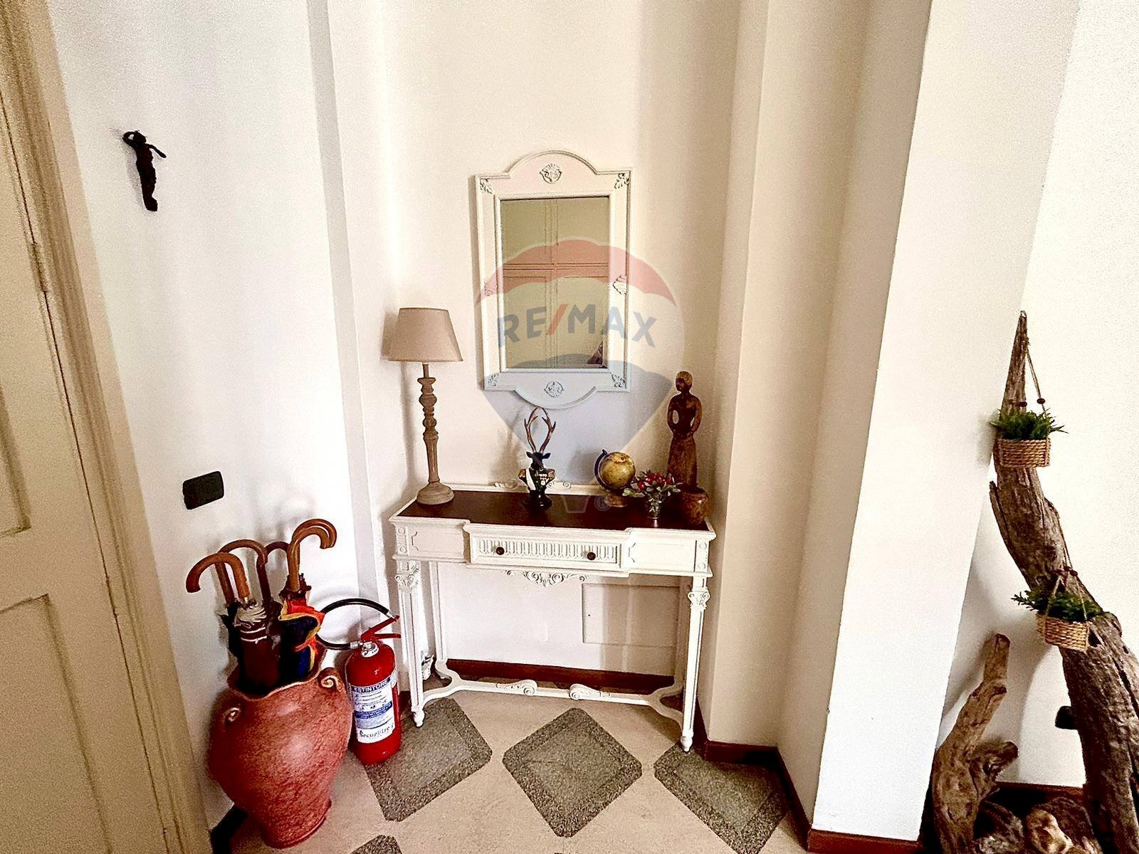 Hall / corridoio - Attività Commerciale Via Montegrappa
 
3, Lecce - foto 2