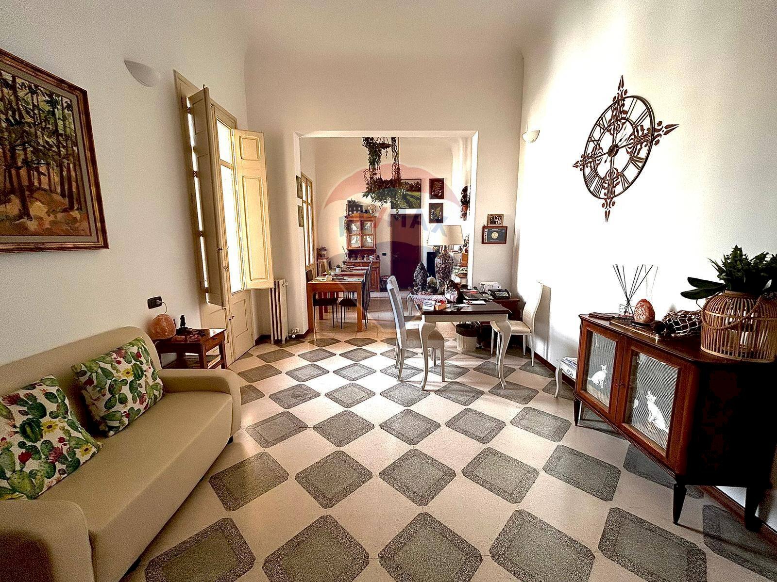 Sala da pranzo - Attività Commerciale Via Montegrappa
 
3, Lecce - foto 3