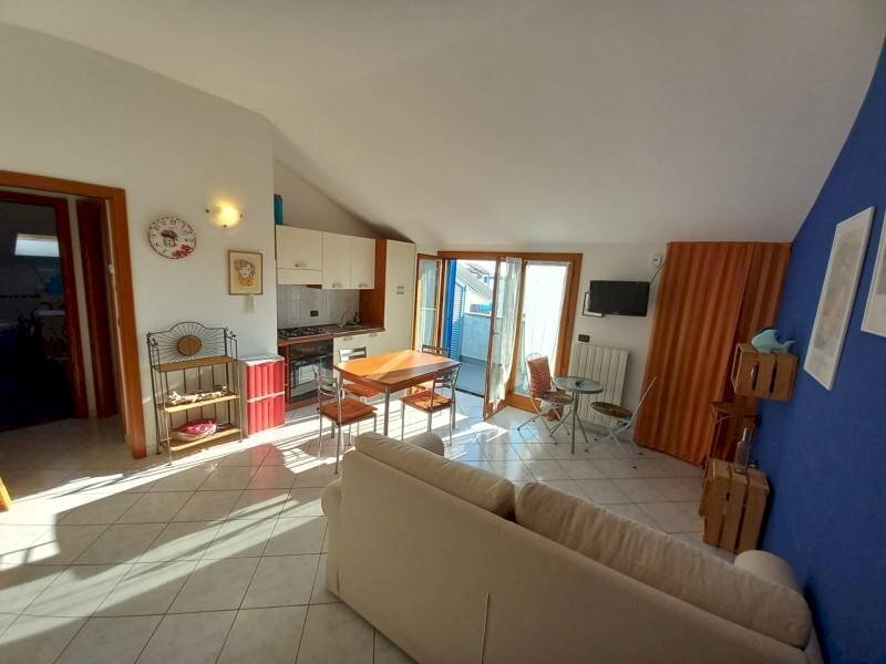 Salone - Bilocale via Aurelia, 75, Ceriale - foto 3