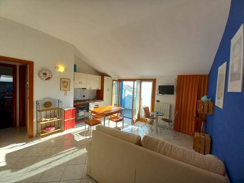 Salone - Bilocale via Aurelia, 75, Ceriale - foto 1