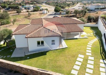 l\'esterno della villa - Villa Via Leonardo Da Vinci
 
SNC, Loiri Porto San Paolo - foto 3