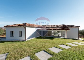 l\'esterno della villa - Villa Via Leonardo Da Vinci
 
SNC, Loiri Porto San Paolo - foto 7