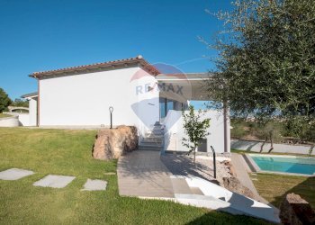 l\'esterno della villa - Villa Via Leonardo Da Vinci
 
SNC, Loiri Porto San Paolo - foto 32