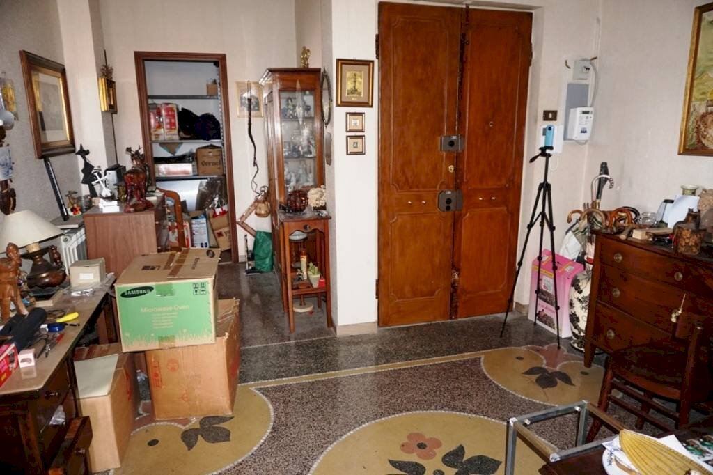 Ingresso - Trilocale via Giovanni Pascoli, 5, Genova (zona Sampierdarena) - foto 2