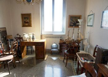 Stanza arredata - Trilocale via Giovanni Pascoli, 5, Genova (zona Sampierdarena) - foto 3