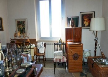 Stanza arredata - Trilocale via Giovanni Pascoli, 5, Genova (zona Sampierdarena) - foto 5