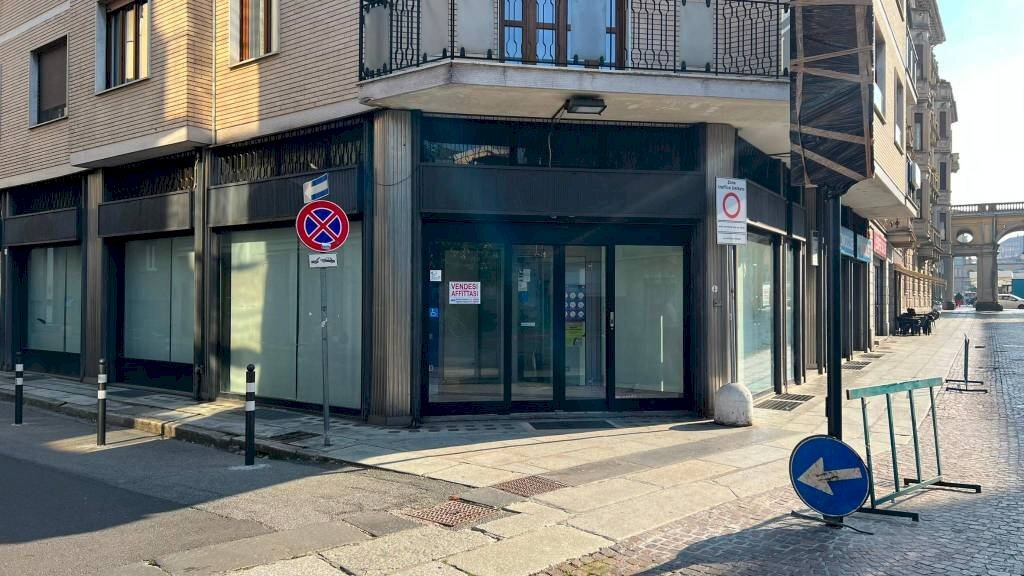 Ingresso - Negozio via Giorgio Merula, Alessandria - foto 1
