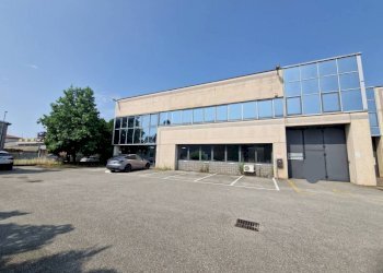Facciata - Capannone via Ciro Menotti, Rho - foto 2