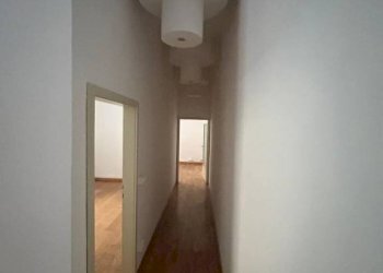 Corridoio - Ufficio via Luigi Zamboni, 9, Bologna (zona Centro Storico) - foto 5