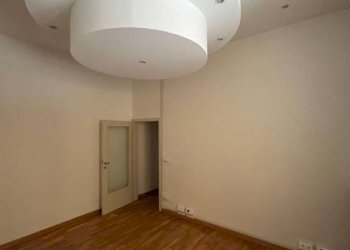 Stanza non arredata - Ufficio via Luigi Zamboni, 9, Bologna (zona Centro Storico) - foto 8