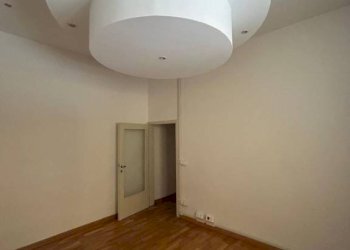 Stanza non arredata - Ufficio via Luigi Zamboni, 9, Bologna (zona Centro Storico) - foto 10