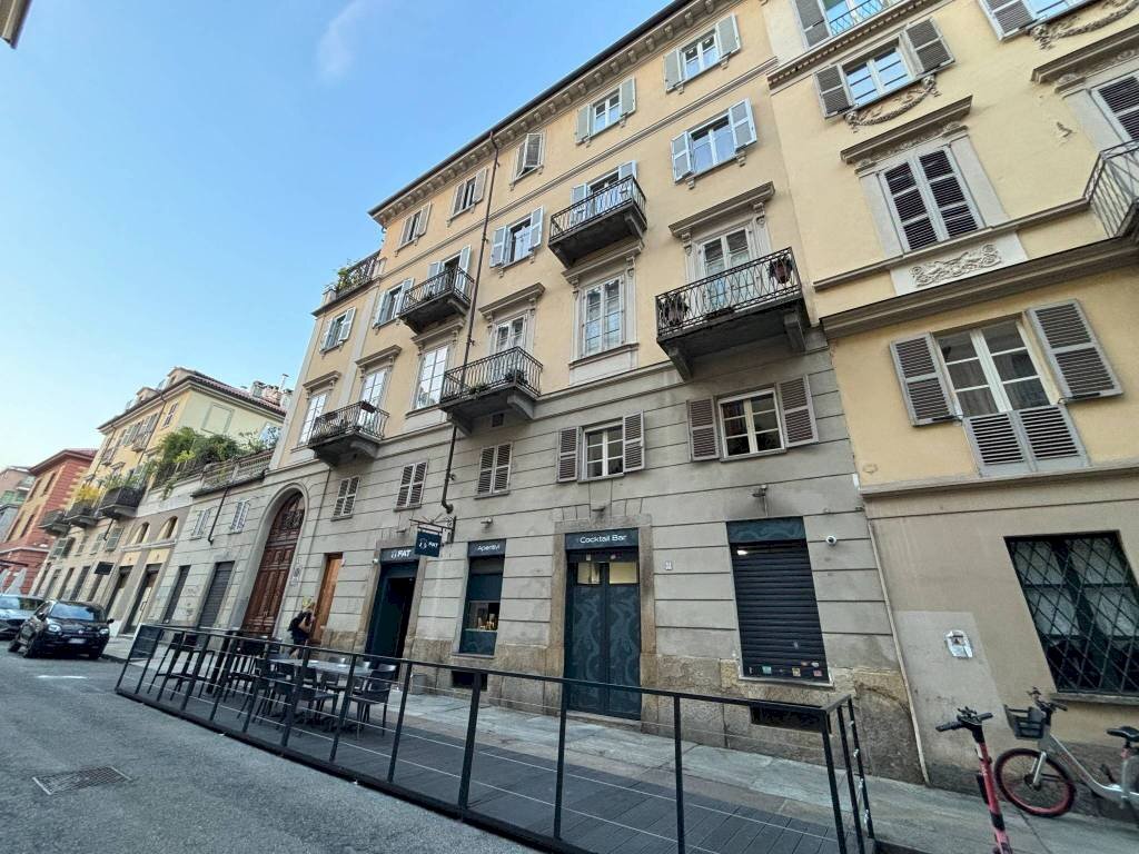 Facciata - Negozio via Matteo Pescatore, 9, Torino (zona Centro) - foto 2