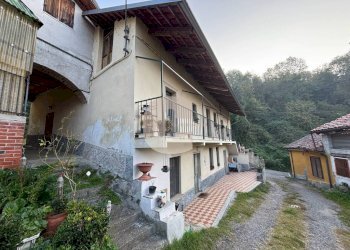 Facciata - Casa indipendente strada Nosa, 39, Castagneto Po - foto 5