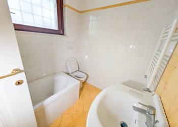 Bagno - Trilocale via Anna Lorenzetto, Roma - foto 13