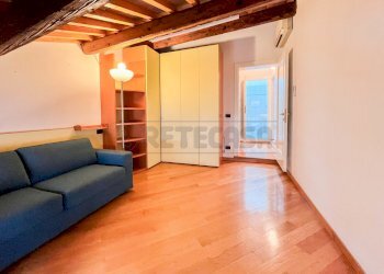 camera da letto - Trilocale Contrà Santa Barbara, Vicenza - foto 11