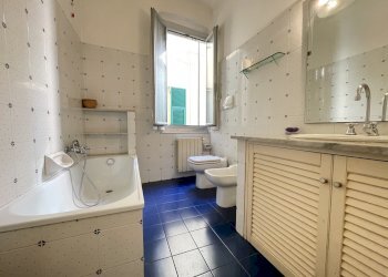 bagno 1  vendita via montaldo marassi genova.JPG - Appartamento Via Leonardo Montaldo 33, Genova - foto 3