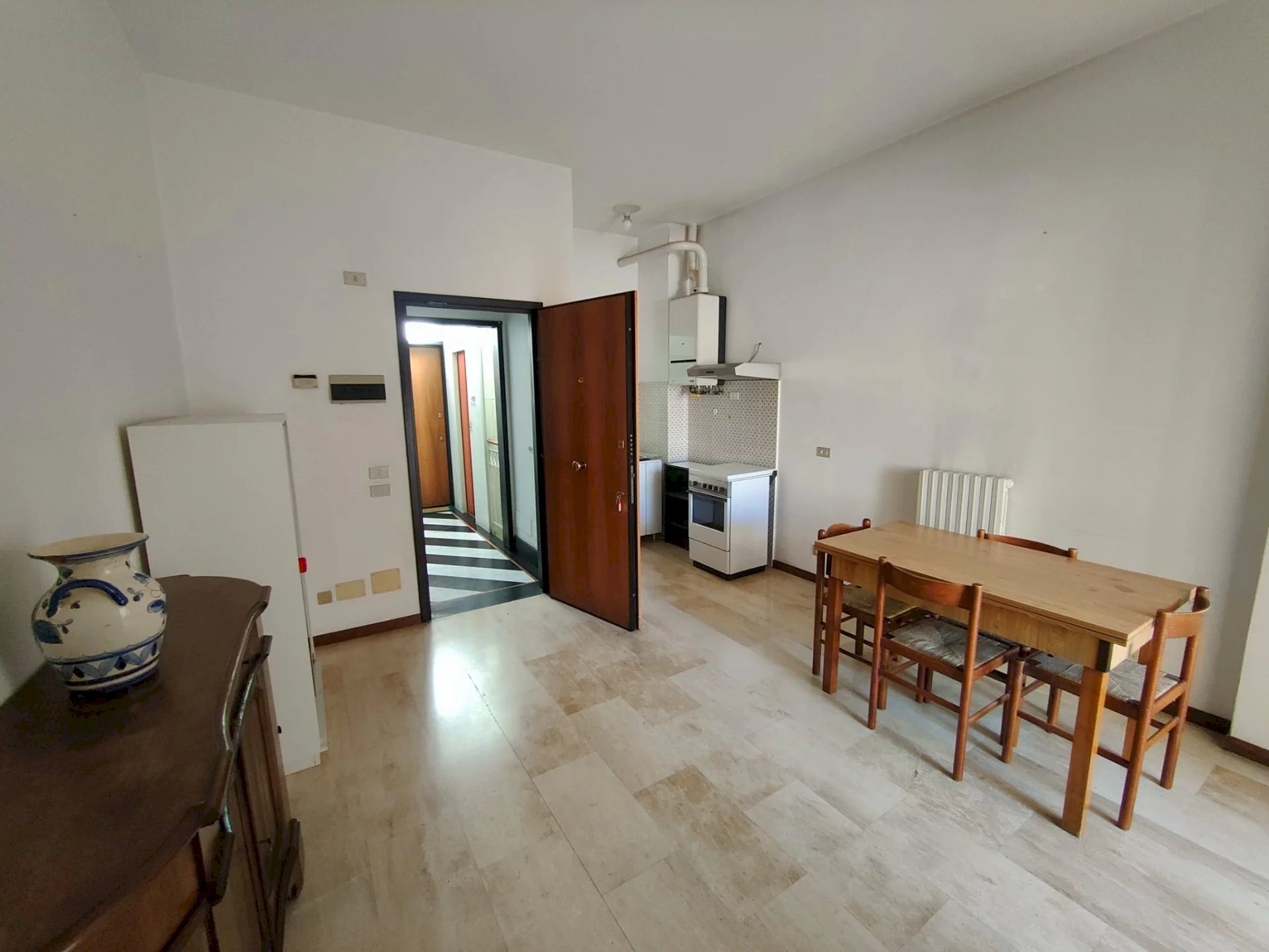 Soggiorno con cottura - Trilocale Via Vittorio Veneto, Chiavari - foto 3