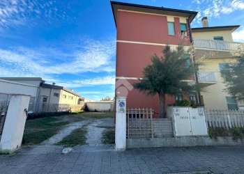 Quadrilocale Via Casalborsetti, Ravenna (zona Casal Borsetti) - foto 1