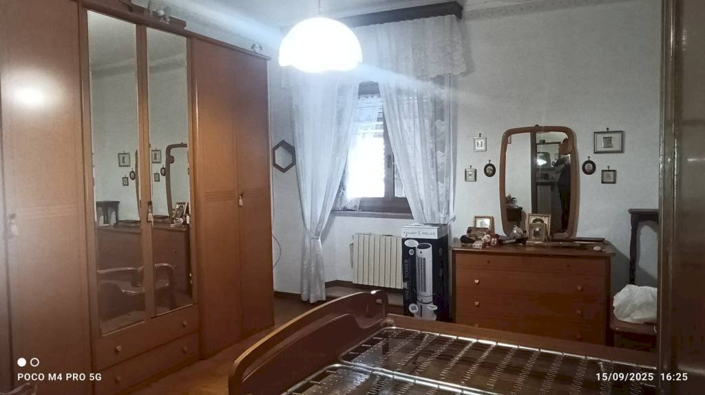 Camera da letto - Quadrilocale via Piave, 85, Mignanego - foto 3