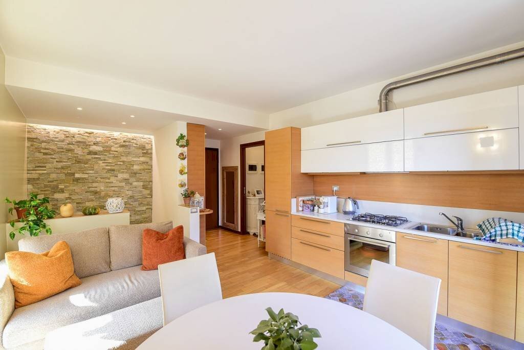 Cucina - Bilocale via Scuri, 22, Asso - foto 1