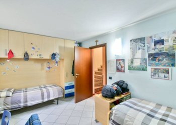 Camera da letto - Bilocale via Scuri, 22, Asso - foto 24