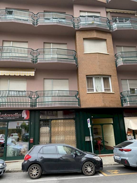 Facciata - Alimentari - Gastronomia via Nicola Sacco e Bartolomeo Vanzetti, 5, Cuneo (zona Donatello) - foto 2