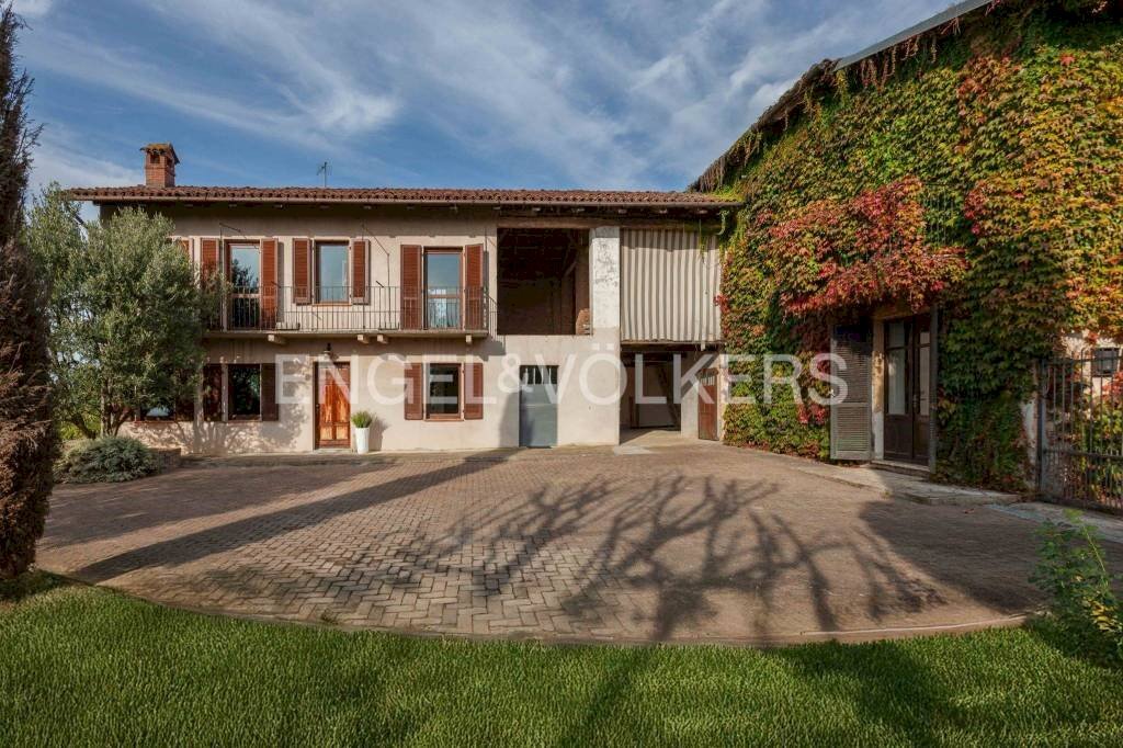 Facciata - Rustico Frazione Berri, La Morra - foto 1