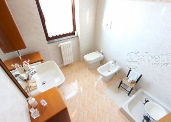 bagno primo piano - Villa a Schiera Via Cesare Battisti, Nerviano - foto 9