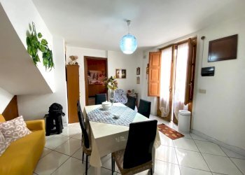 131215_33b3443e2ba12fe34bdb995ad925ebbae96cae8f.jp - Casa indipendente Adrano - foto 1