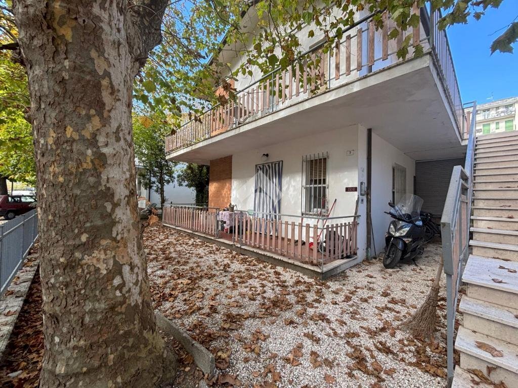 Two-room apartment Viale Raffaello Sanzio, Cesenatico - photo 1