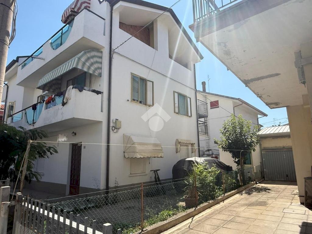 Trilocale Viale MArenzio, Riccione - foto 1