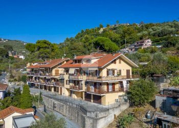 Four-room apartment Via Cantalupo, Imperia - photo 1