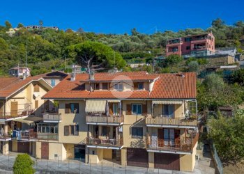 Four-room apartment Via Cantalupo, Imperia - photo 2