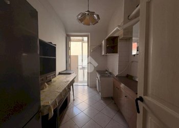 Four-room apartment Via Montenotte, Savona (neighborhood Centro) - photo 8