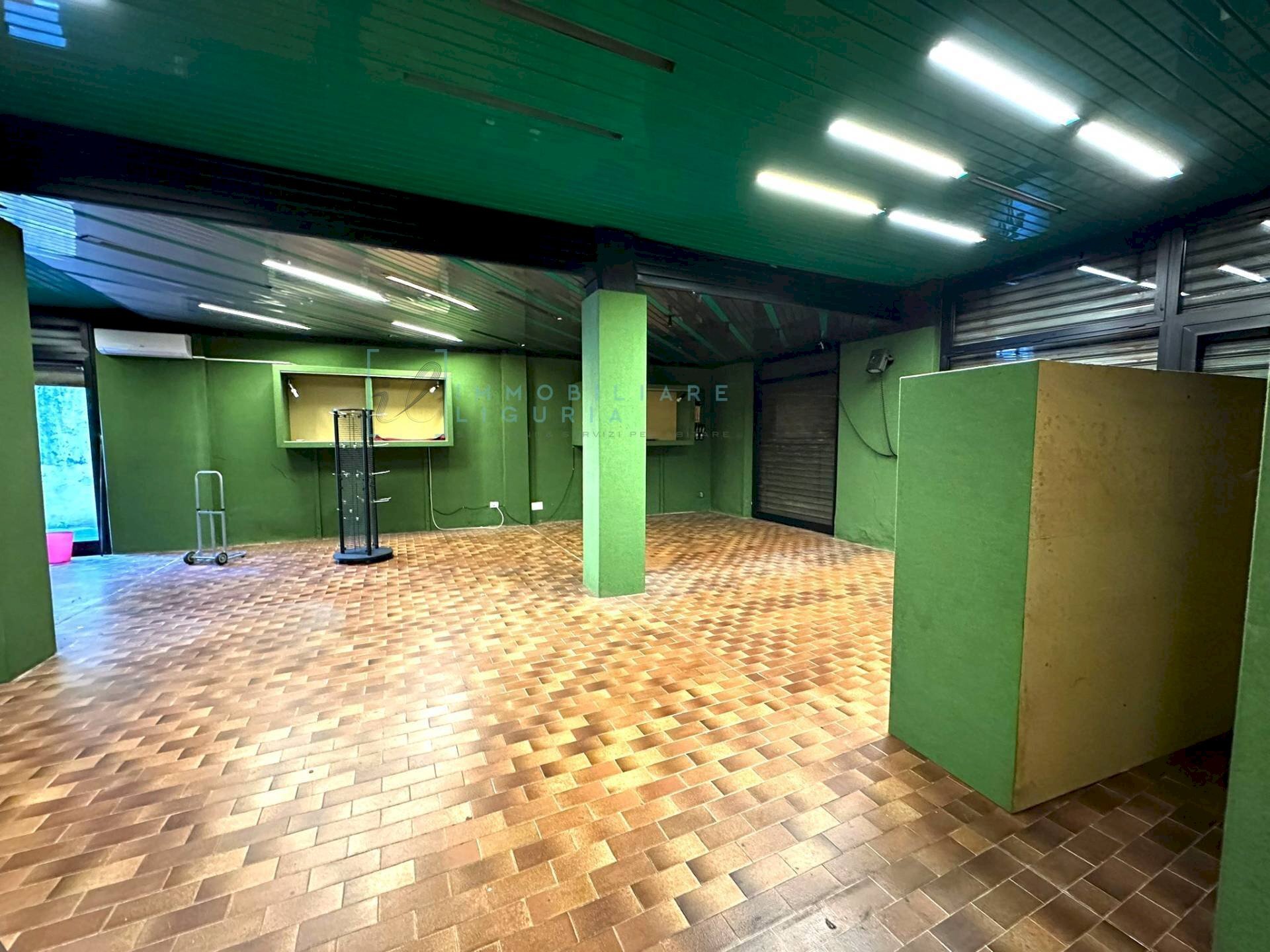 Foto 1 - Locale Commerciale Via Genova, Albenga - foto 1