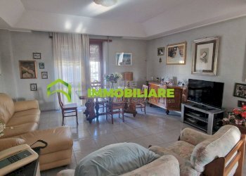 SALONE CON FINESTRA E BALCONE - Appartamento VIA GUGLIELMO MARCONI, Cisterna di Latina - foto 6