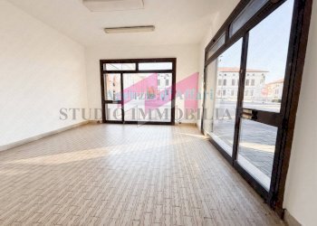 Foto 3 - Negozio Via Cesare Battisti
70, Castelmassa - foto 3