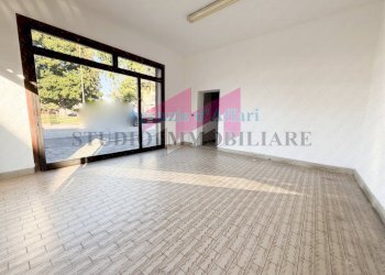 Foto 4 - Negozio Via Cesare Battisti
70, Castelmassa - foto 4