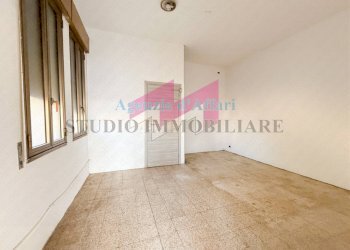 Foto 5 - Negozio Via Cesare Battisti
70, Castelmassa - foto 5